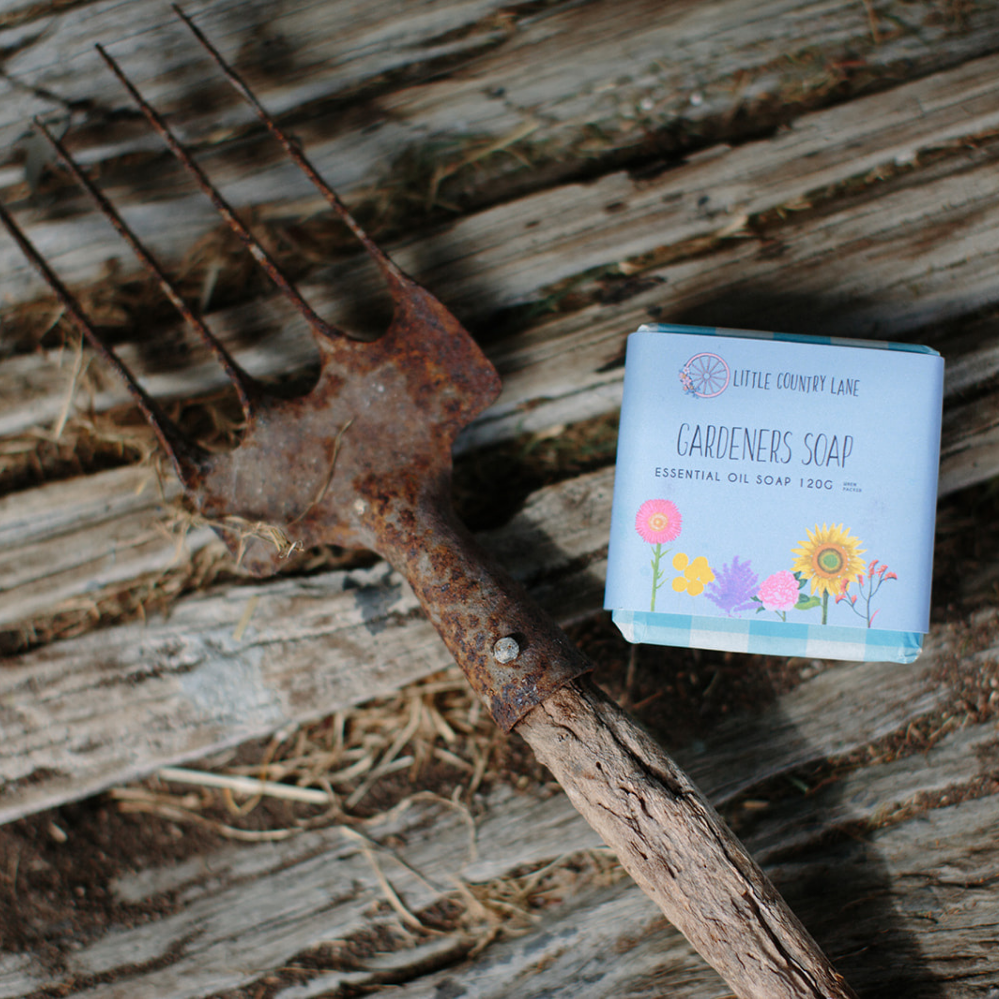 GARDEN ACCESSORIES & GIFTS