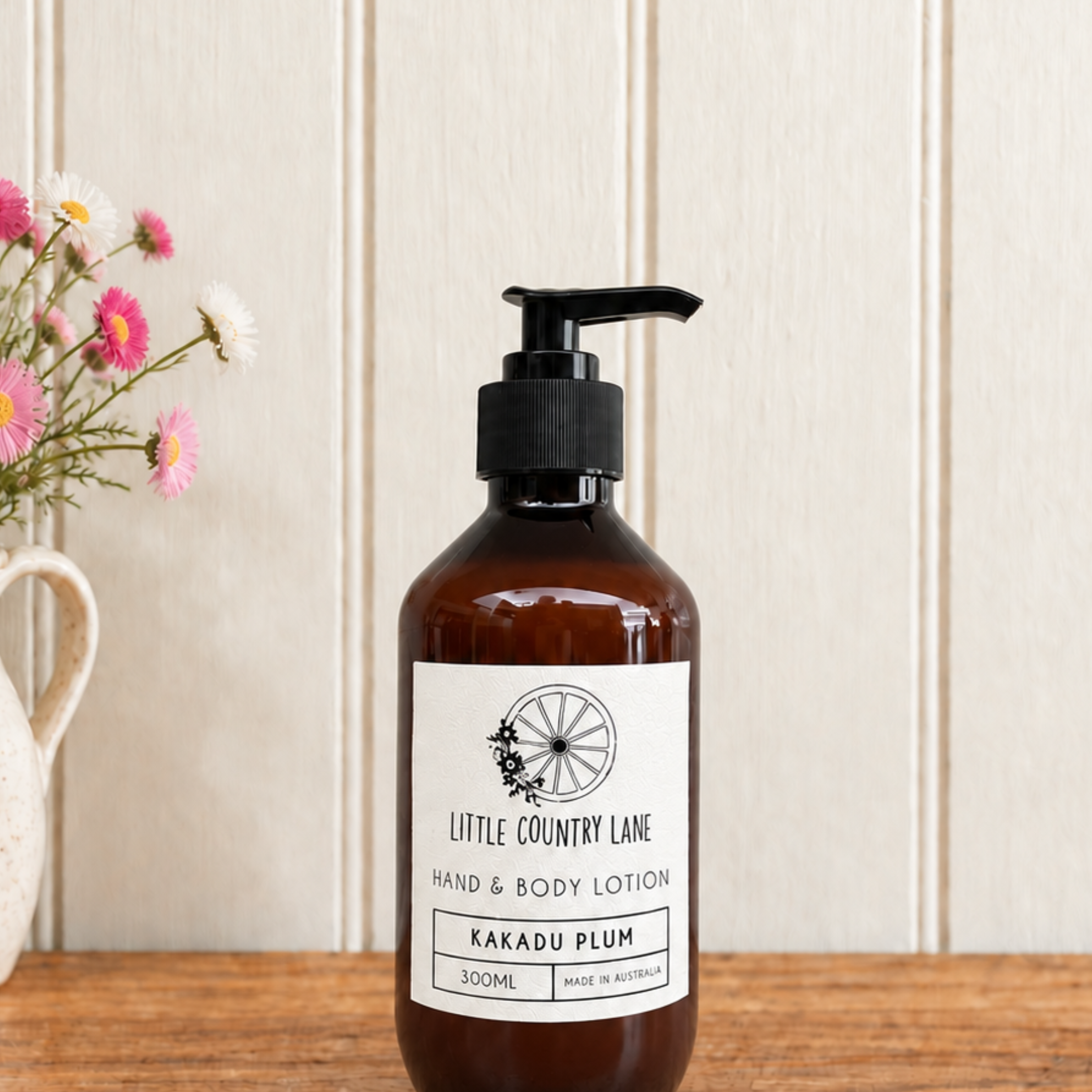 CLASSIC COUNTRY HAND + BODY LOTION 300ML