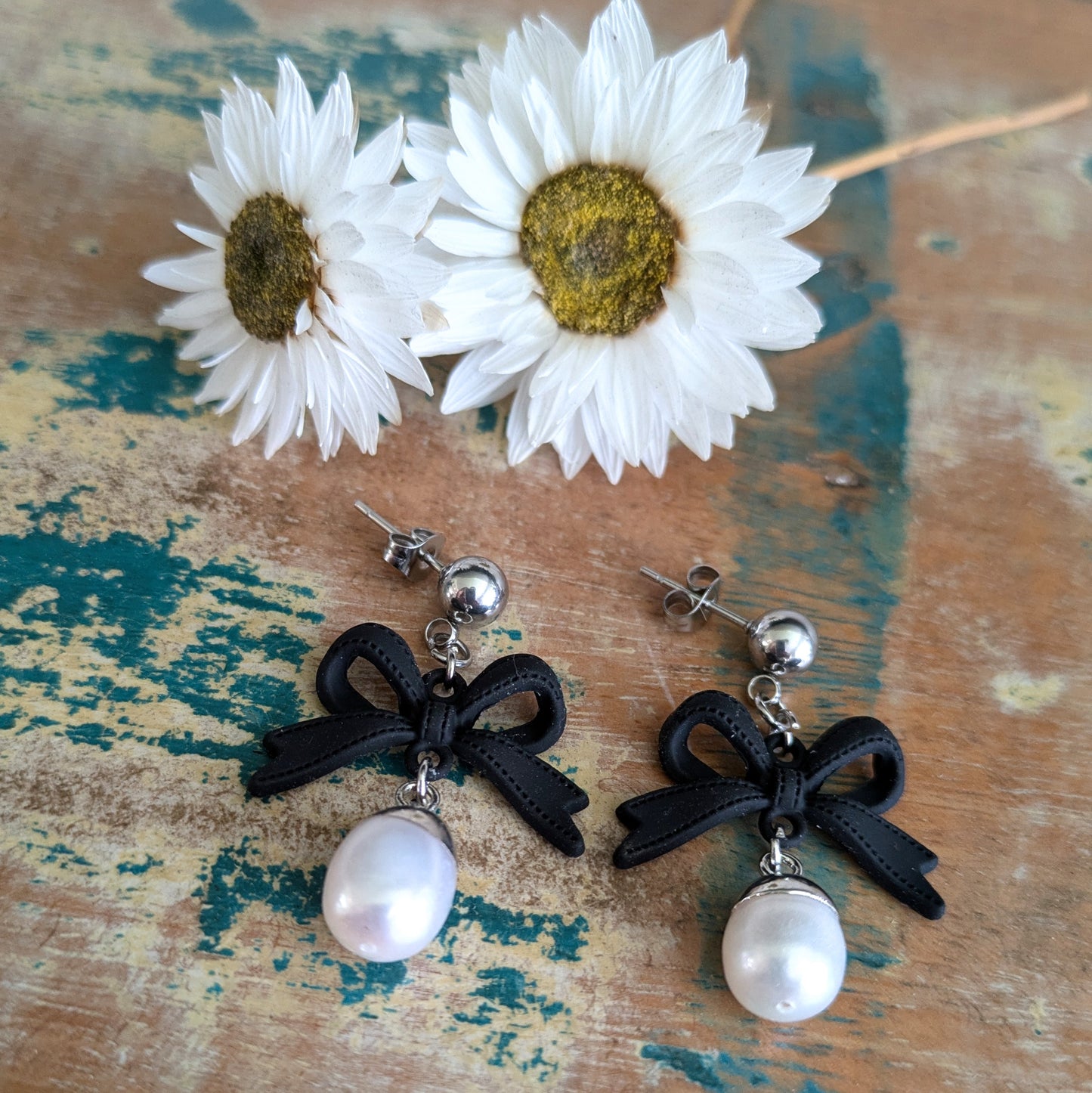 COUNTRY BOW - BLACK BLING DANGLE EARRING
